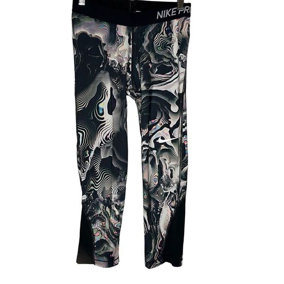 Nike Pro Dri-Fit Capri Leggings Black & White Coral
Print Medium - Picture 1 of 6